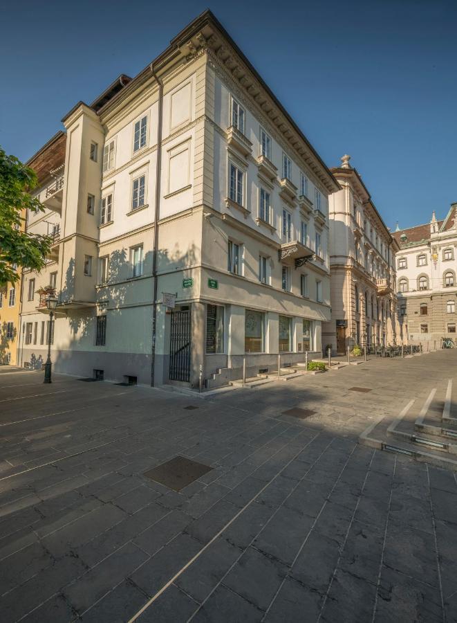 Karinatura Ljubljana Eksteriør bilde